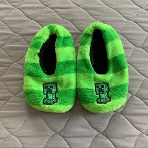 Boys size 7/8 Minecraft slippers.